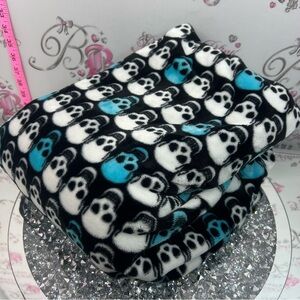Betsey Johnson blanket Black White Blue Skull Print Plush throw soft Pink Label